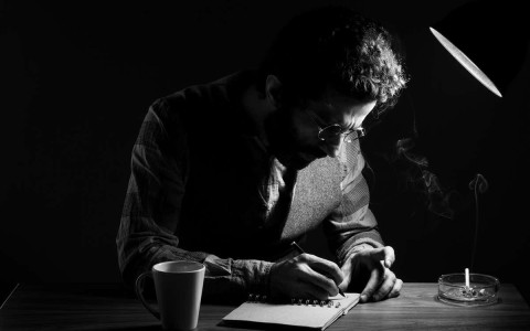 神经网络诗是如此糟糕，我们认为它是人类撰写的
