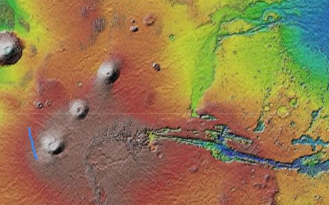 大峡谷大小的“疤痕”上的火星上从未像以前从未透露过新卫星照片