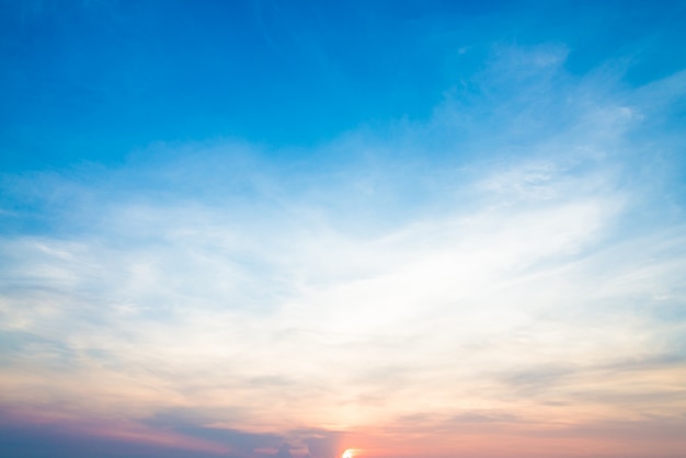 五月的天是刚诞生的夏天啥意思 五月的天刚诞生的夏天